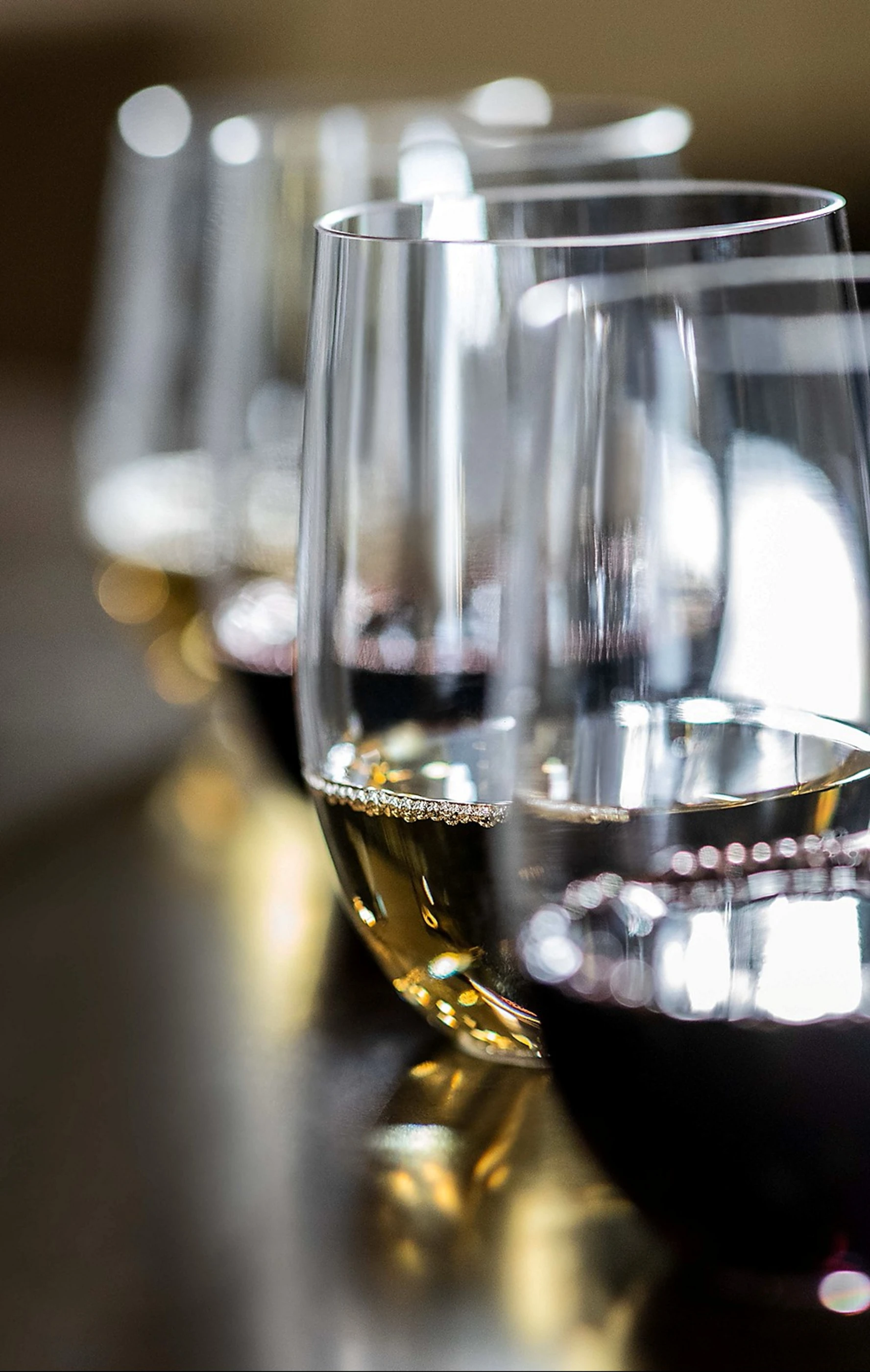 flight of drinks in clear tritan stemless wine glasses
